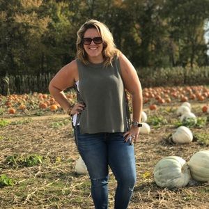 Meet your Posher, Carolina